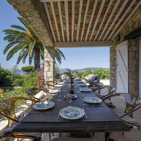 La Pastourelle Λε Κανέ