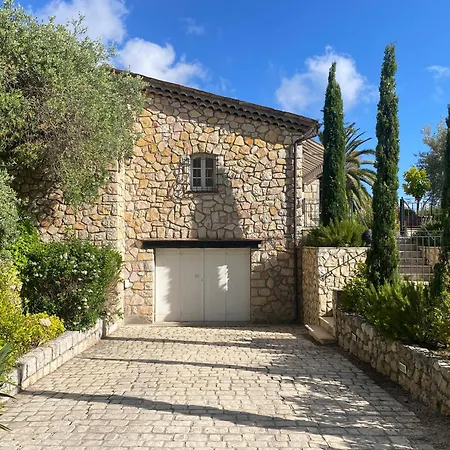 La Pastourelle Λε Κανέ